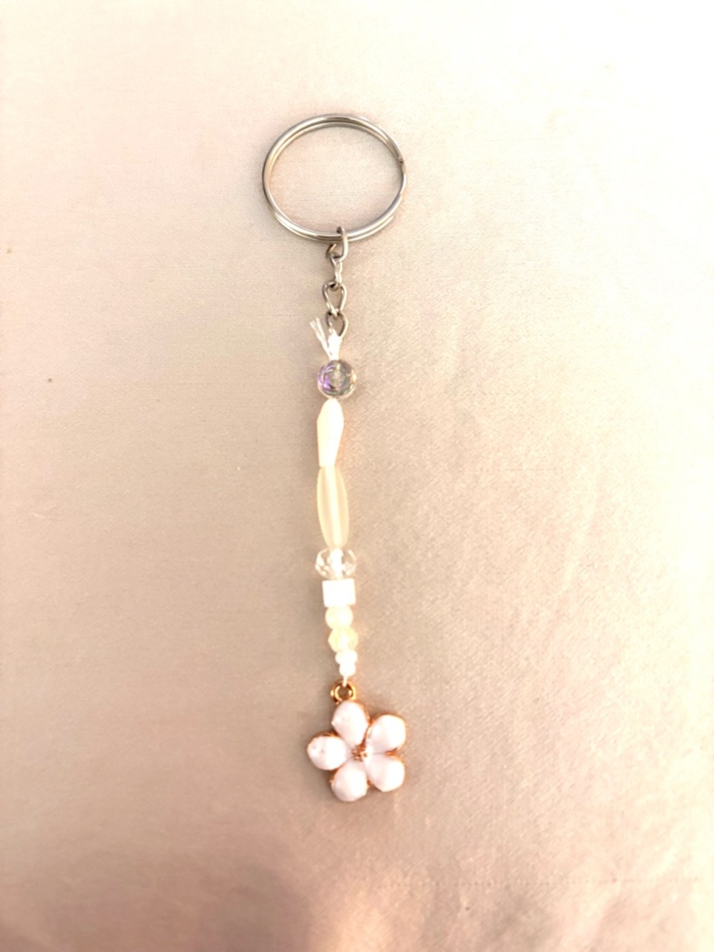 Handmade Delicate White Floral Glass Bead Keychain - Women Accessories. New.